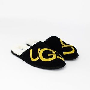 UGG mens Scuff Logo slippers, RUNS SMALL!